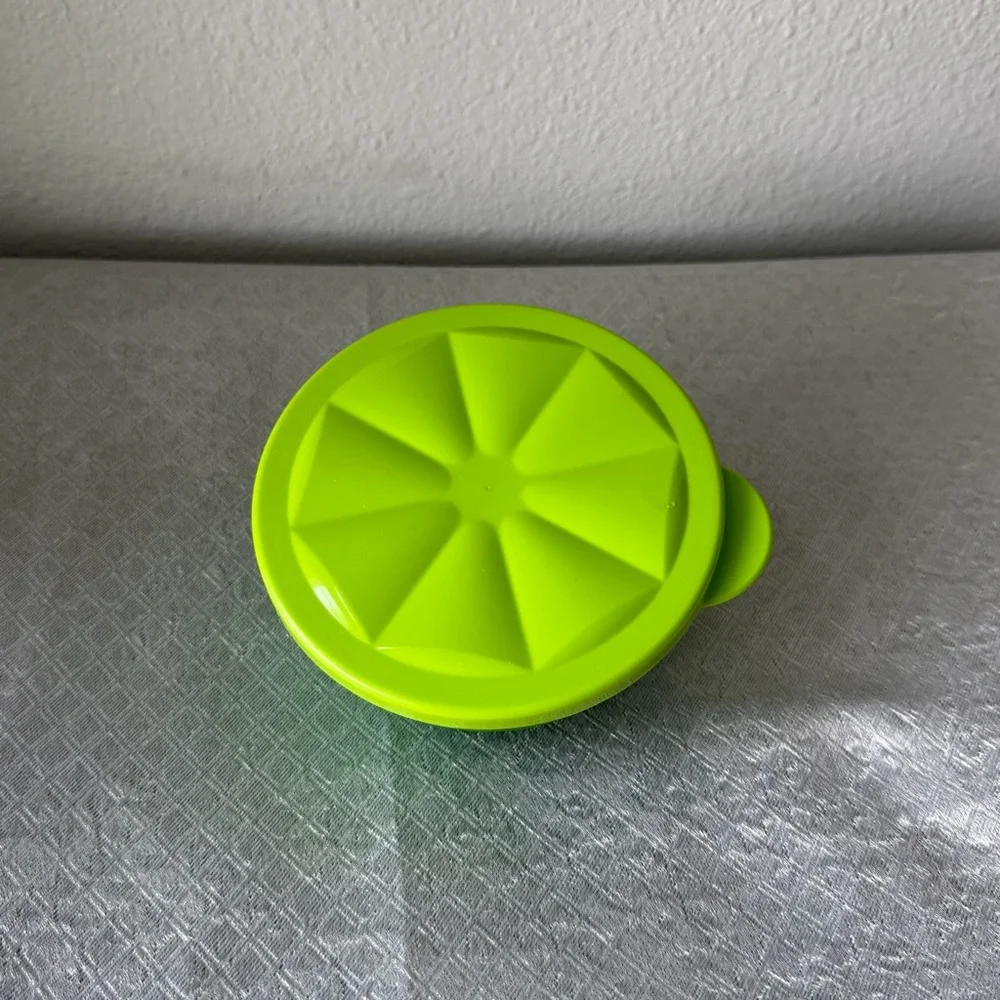 Tupperware Bright Green Citrus Prep Bowl with Squeeze Lid